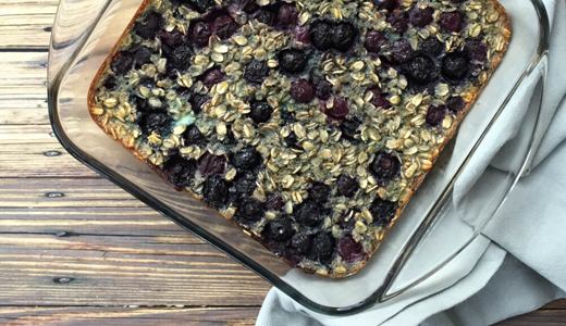 Dairy free blueberry baked oatmeal, an easy grab and go breakfast for moms and kids // momlifemusthaves.com